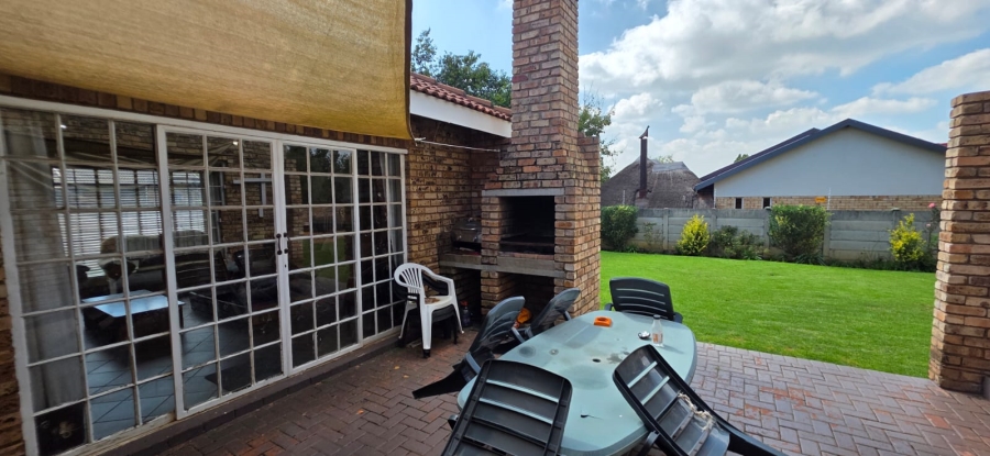 4 Bedroom Property for Sale in Miederpark North West